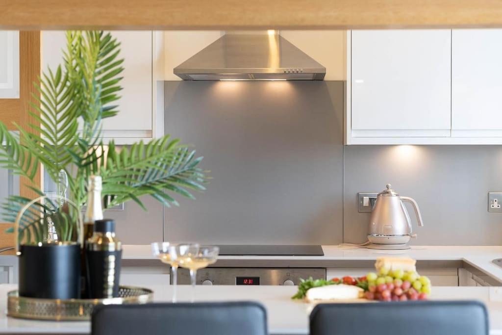 Lovely Apartment With Spectacular Views & Free Parking Hove Extérieur photo